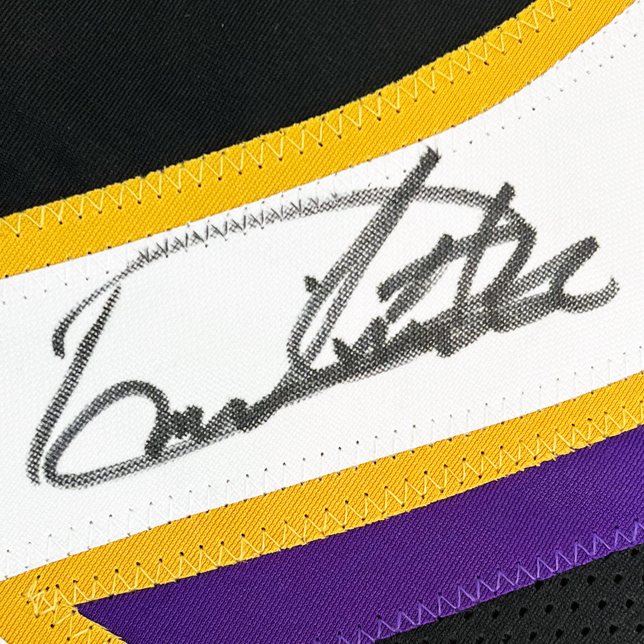 Derrick Henry Signed Jersey - The Real Autograph